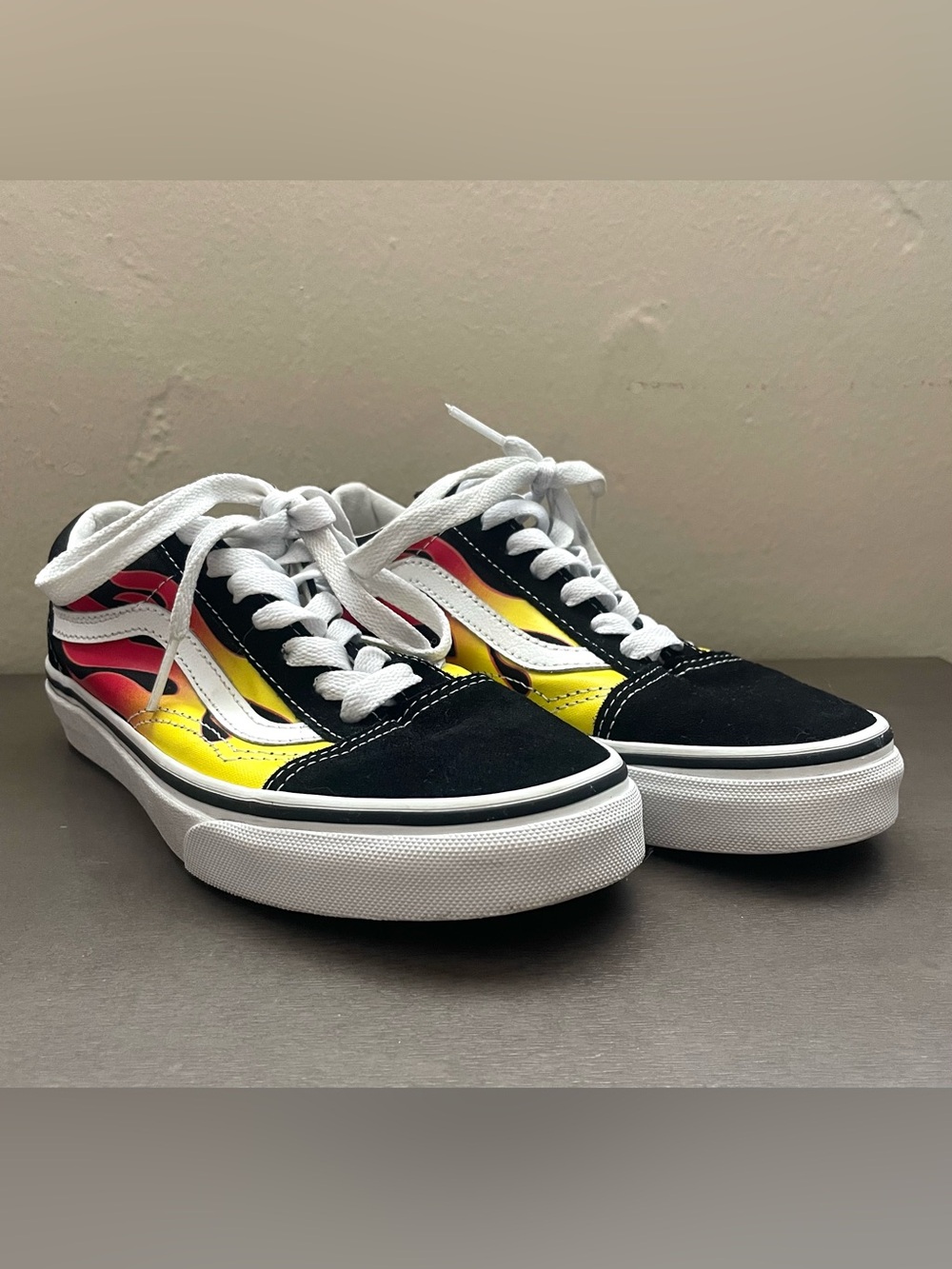 Vans Old Skool Flame Skate Shoes Black Yellow Red Men’s 4 Women’s 5.5 Sneakers
